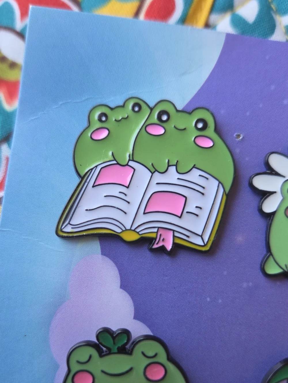 Green Frog Reading Enamel Pin - Cute Frog Book Pin